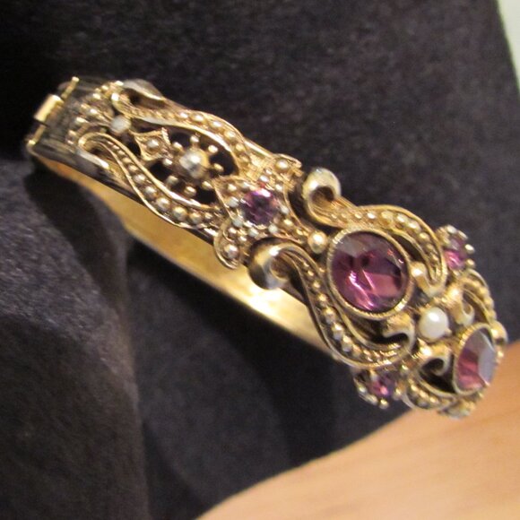 Avon Vintage 1974 Queensbury Victorian Revival Gold Tone Crystal Bracelet - Picture 5 of 16